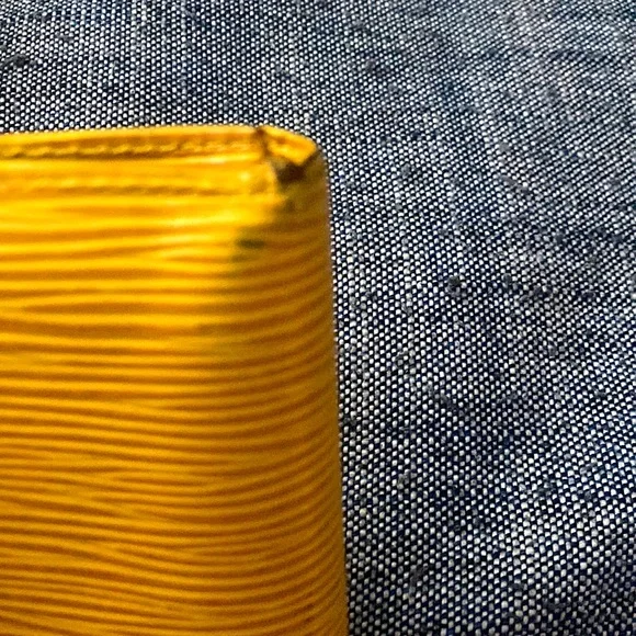 LV Epi Marco Snap Wallet, It is in good Condition!! Please look at Pictures!! - Picture 7 of 12